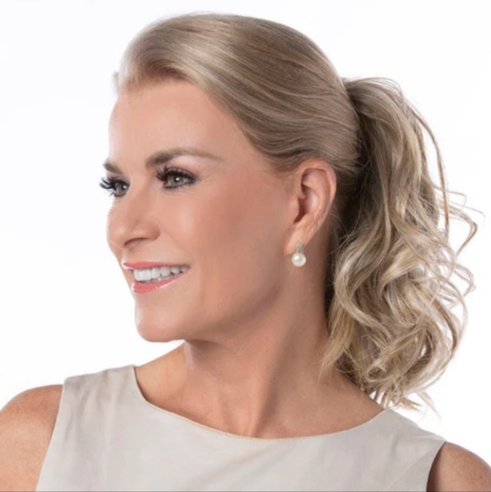 NWOT - Toni Brattin Platinum Blonde Curly Pony Tail
